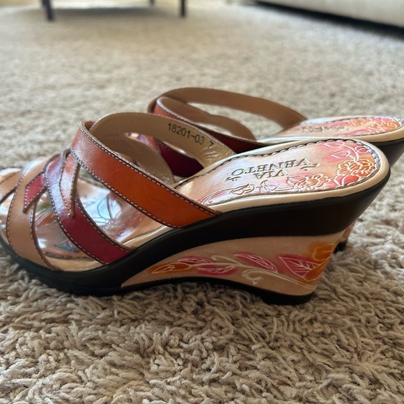 Via Venetto wedge - Picture 2 of 7